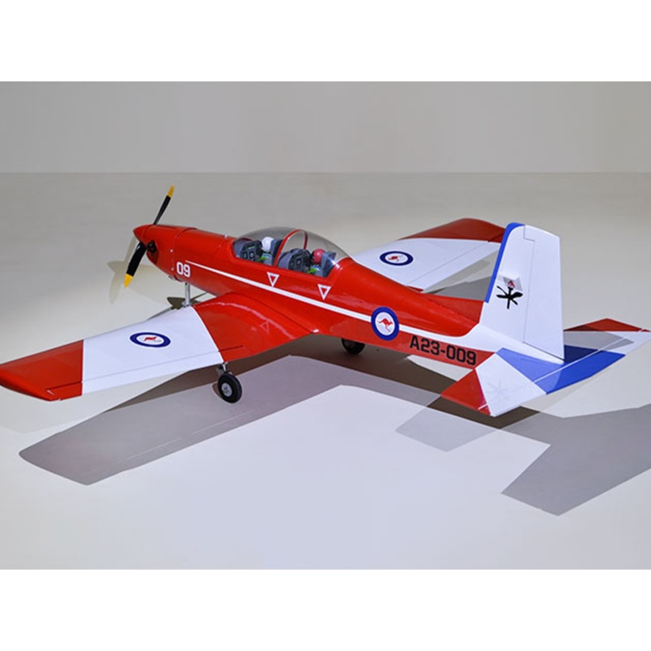 Phoenix Pilatus PC-9 GP/EP ARF - 149 cm mit elektrischen Einziehfahrwerk ..