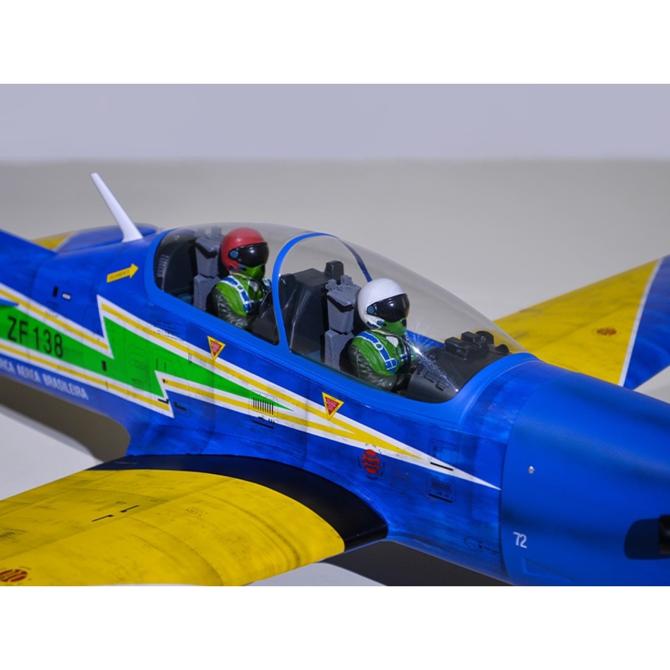 Phoenix Tucano 50CC GP/EP ARF Carbon - 240 cm inklusive elektrischen CNC Einziehfahrwerk