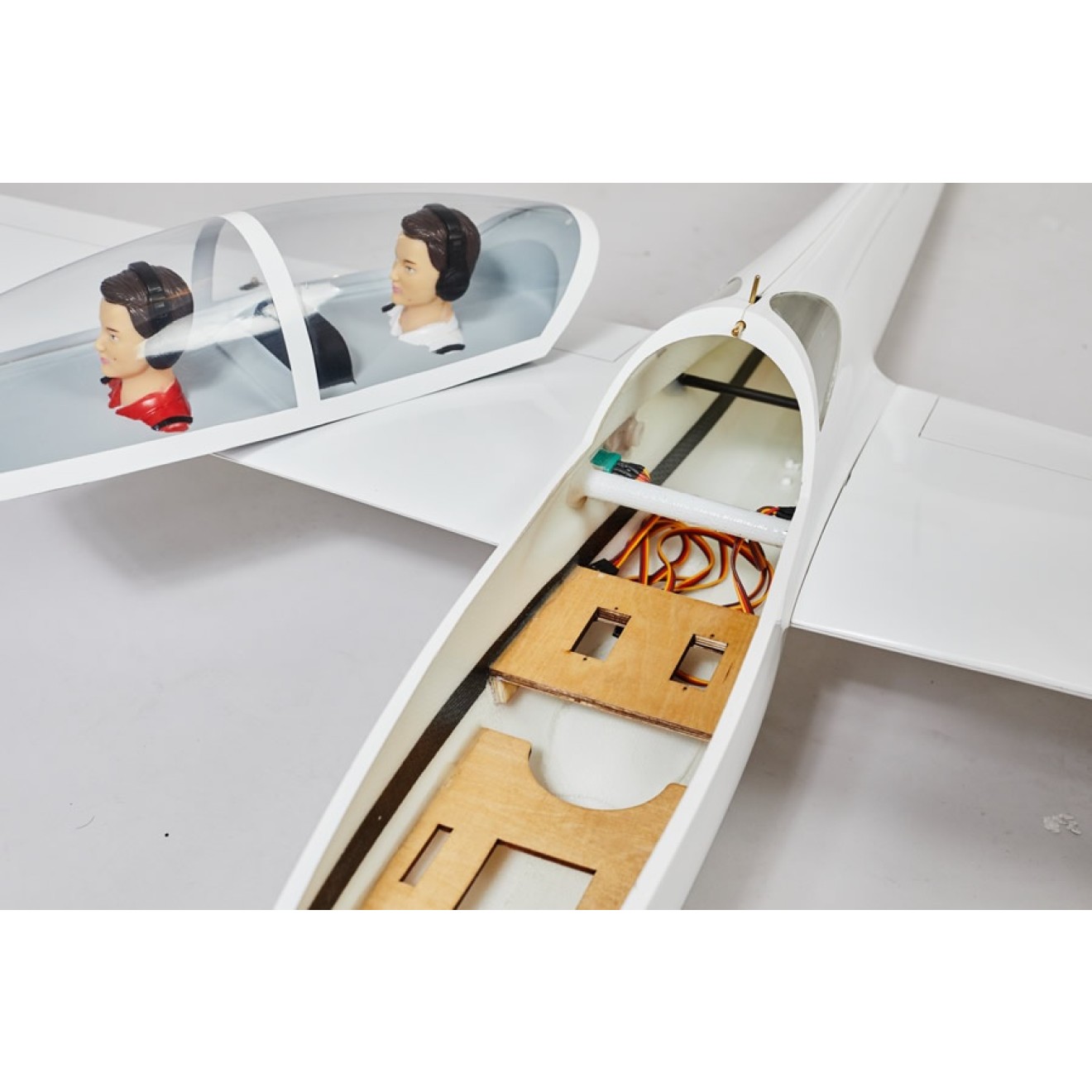 D-Power FOX - 215 cm Scale Segler voll-GFK ARF+ optionaler Elektrobetrieb
