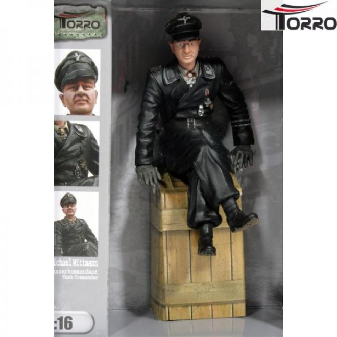 1/16 Figur Hauptmann Michael Wittmann sitzend